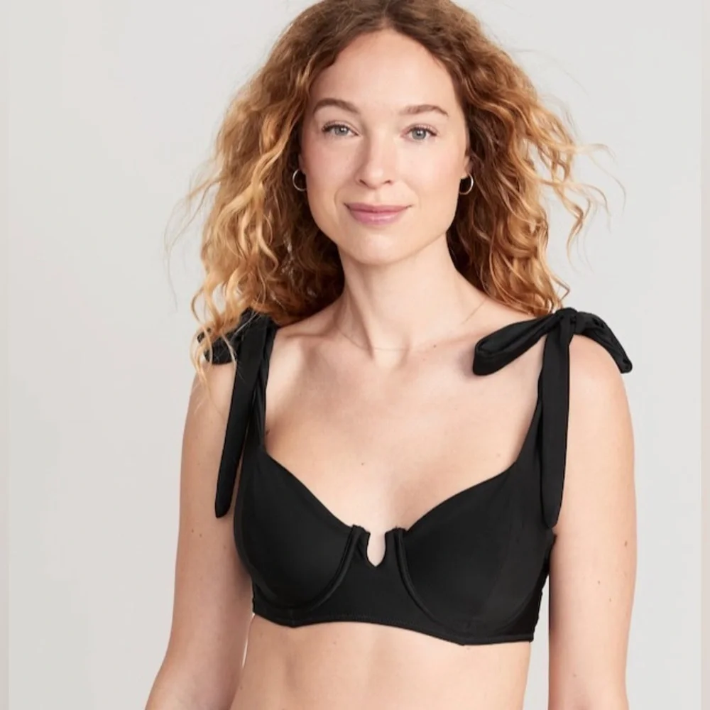 NWT! Black Tie-Shoulder Underwire Bikini Swim Top - Medium 🌻